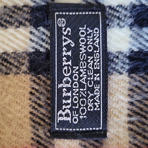 Burberrys Camel Lambswool Scarf - Picture 6 of 6